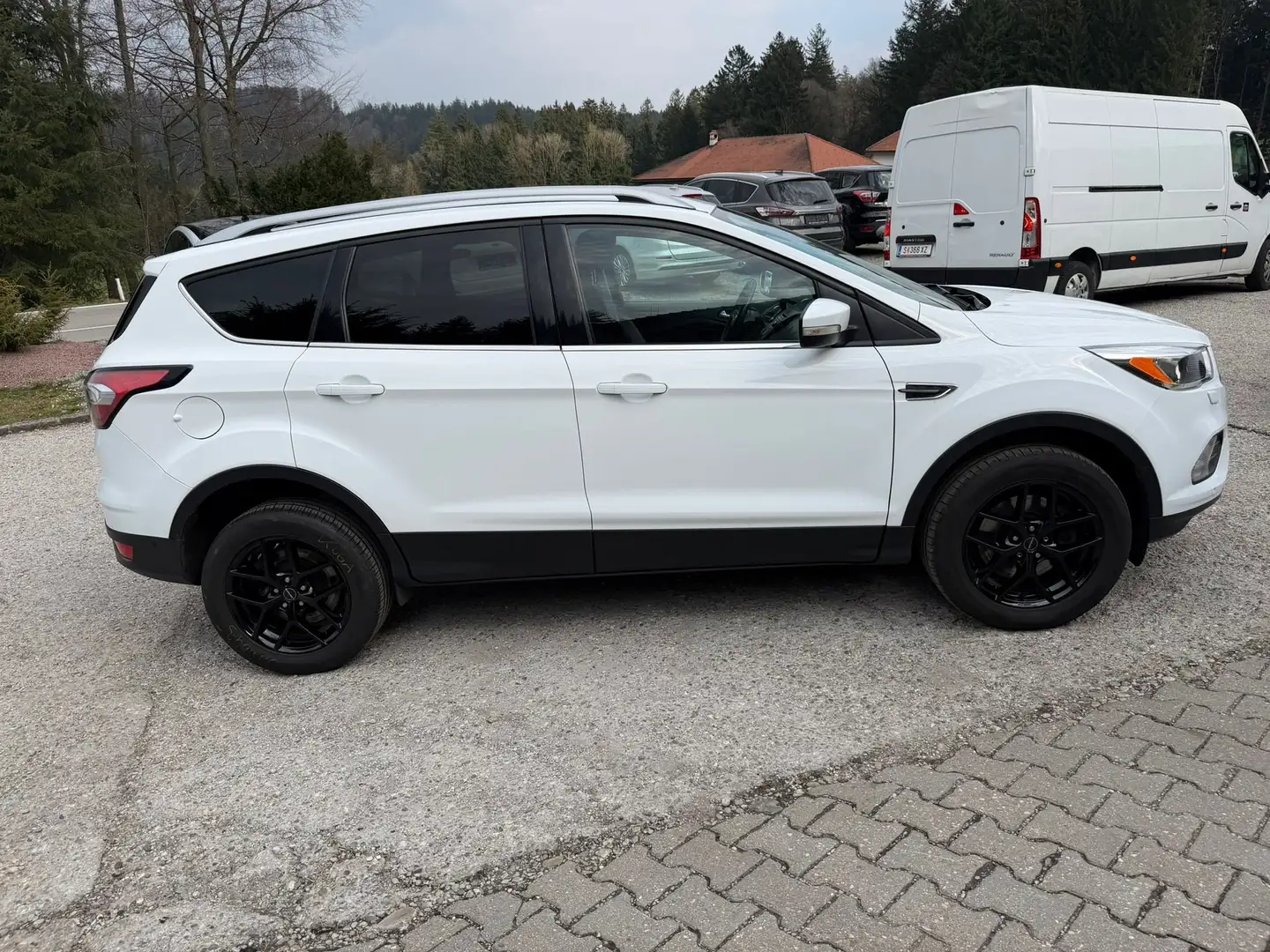 Ford Kuga Trend, AHK, Winter-Paket, P57a bis 01/27 Weiß - 2