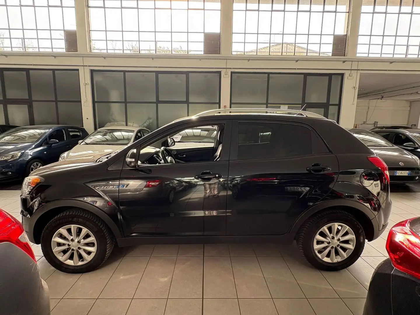 SsangYong Korando Korando 2.0 e-XDi 149 CV 2WD MT Plus Zwart - 1