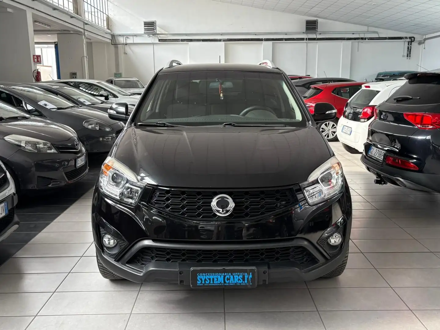 SsangYong Korando Korando 2.0 e-XDi 149 CV 2WD MT Plus Zwart - 2