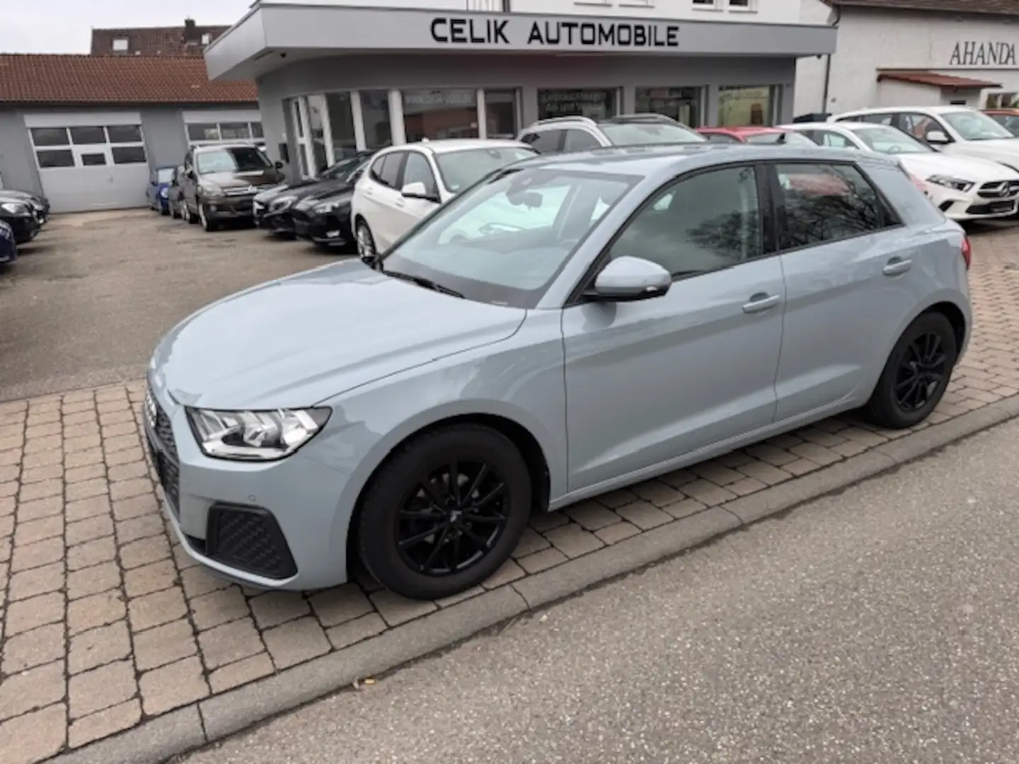 Audi A1 Sportback 25 TFSI basis Grau - 1