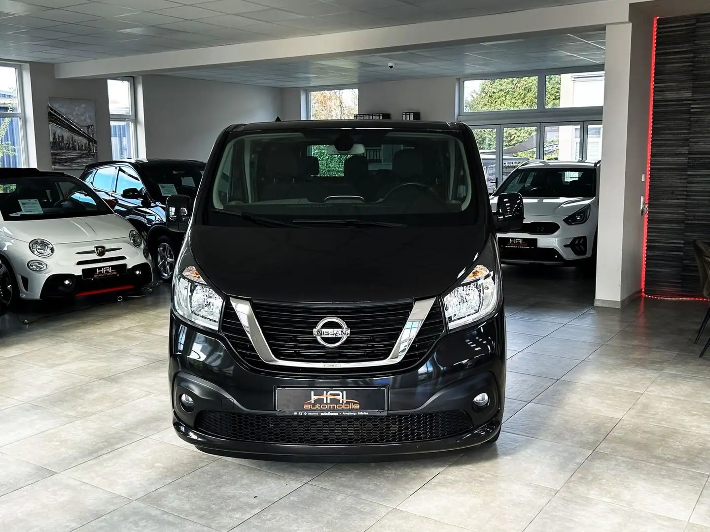 Nissan NV300 L2H1 2,9t PREMIUM 9-Sitzer/Navi/Kamera/AHK Schwarz - 2