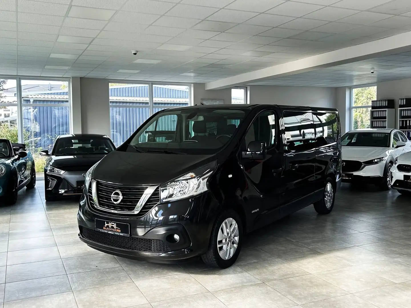 Nissan NV300 L2H1 2,9t PREMIUM 9-Sitzer/Navi/Kamera/AHK Schwarz - 1