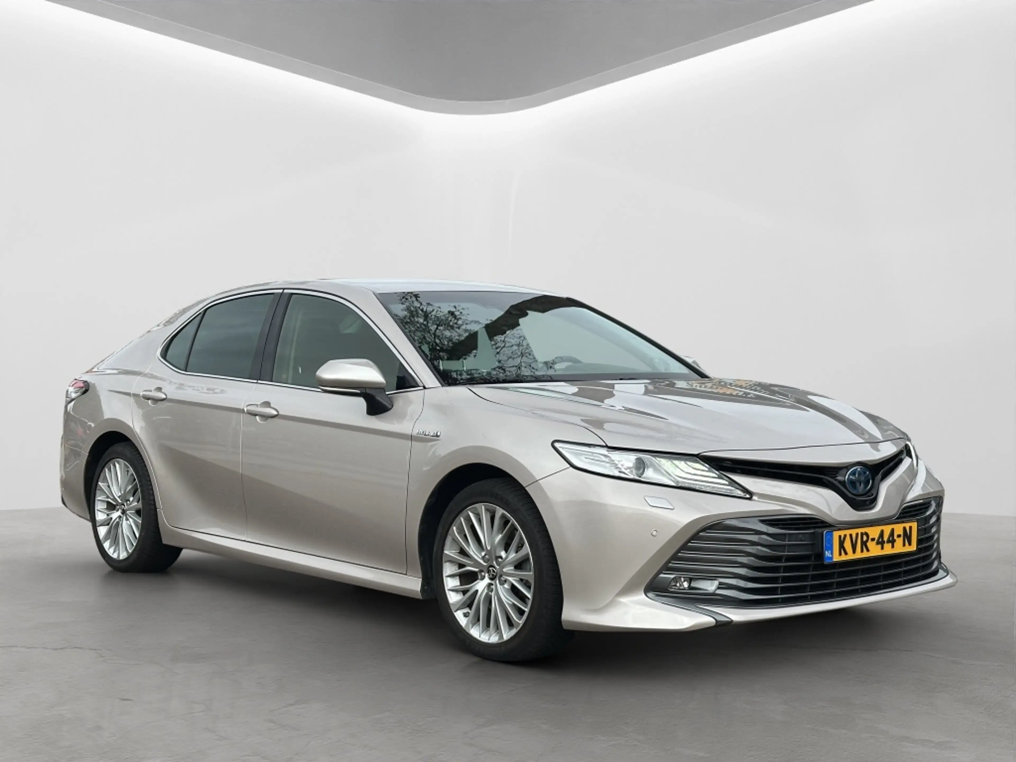 Toyota Camry 2.5 Hybrid Premium — photo 8
