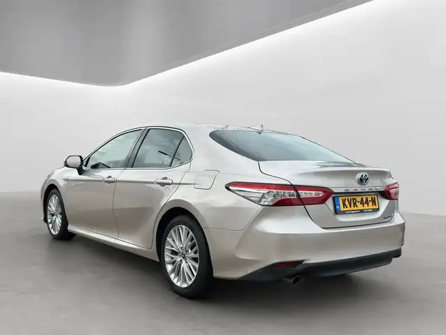 Toyota Camry view 4