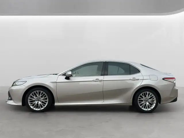 Toyota Camry view 3