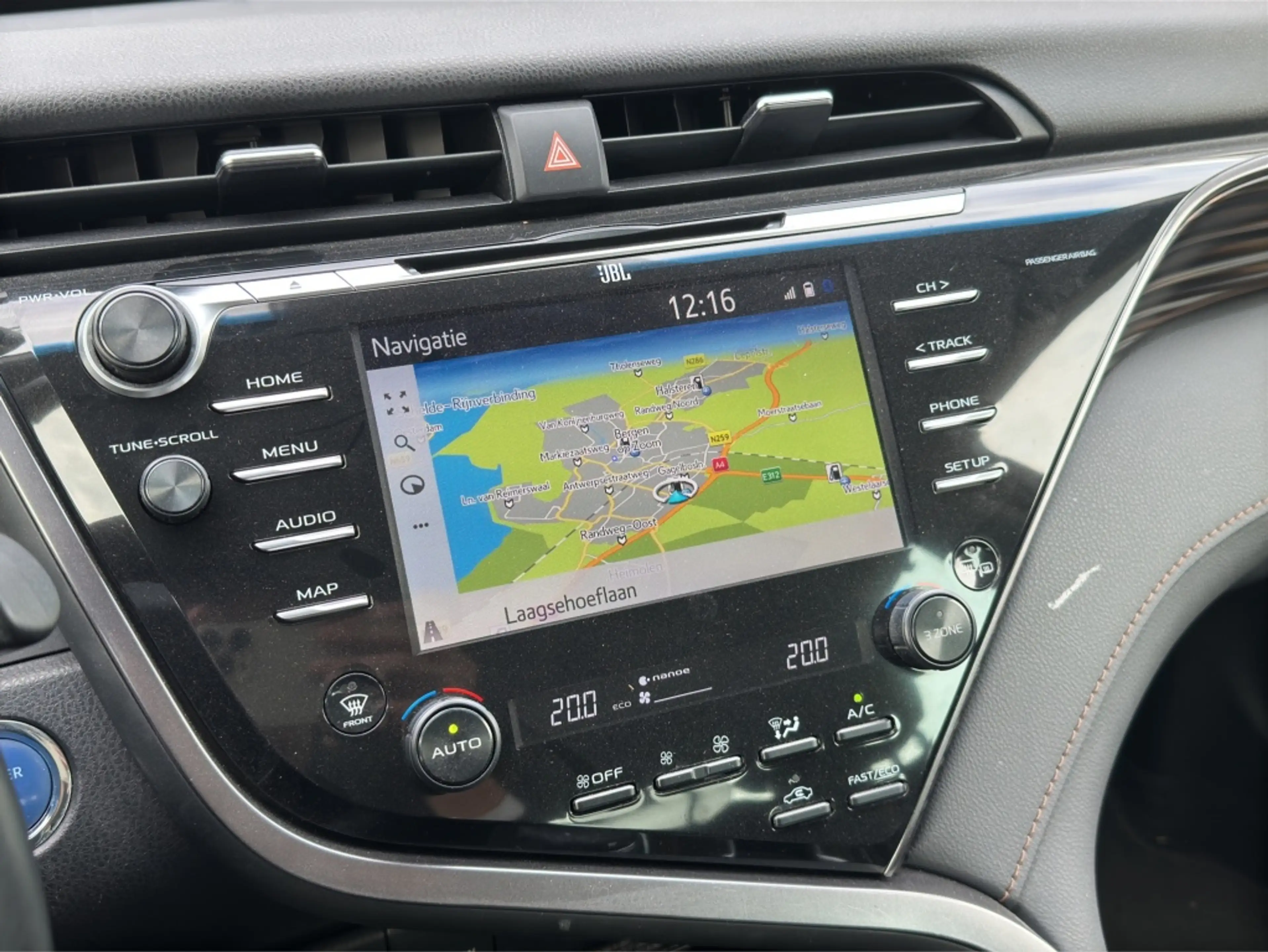 Toyota Camry 2.5 Hybrid Premium — photo 15