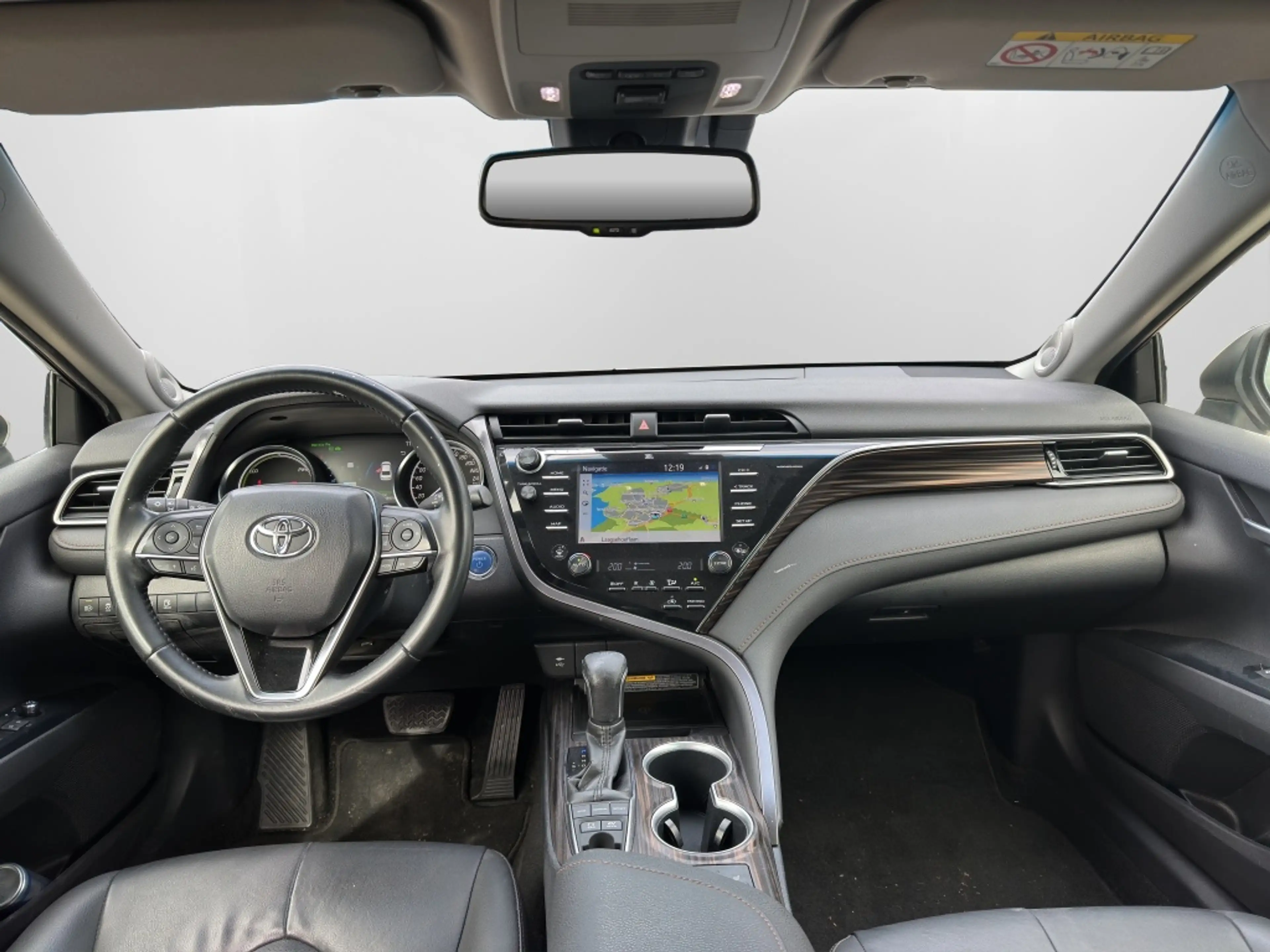 Toyota Camry 2.5 Hybrid Premium — photo 2