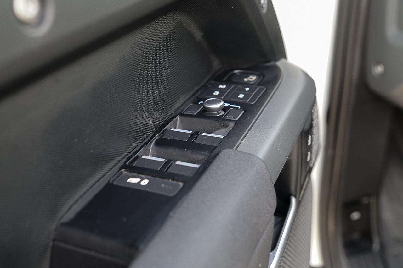 2023 Land Rover Defender X-Dynamic SE 110 AWD |PANO|NAVI|COOLED|WOOD TRIM thumb 14