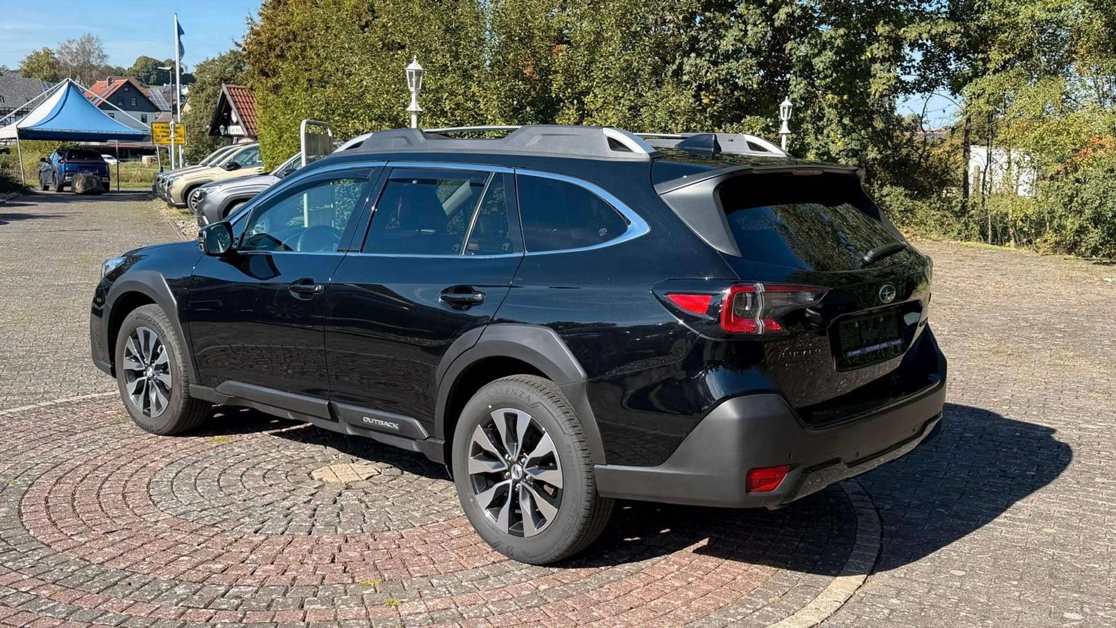 Subaru OUTBACK 2.5i Platinum Lineartronic — photo 2
