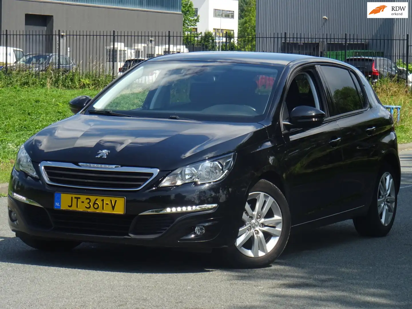Peugeot 308 1.2 PureTech Blue Lease Executive NAP/PANO/NAVI Schwarz - 1