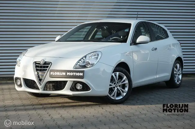 Alfa Romeo Giulietta 1.4 T Distinctive Lusso | Led | DAB | PDC | Automa
