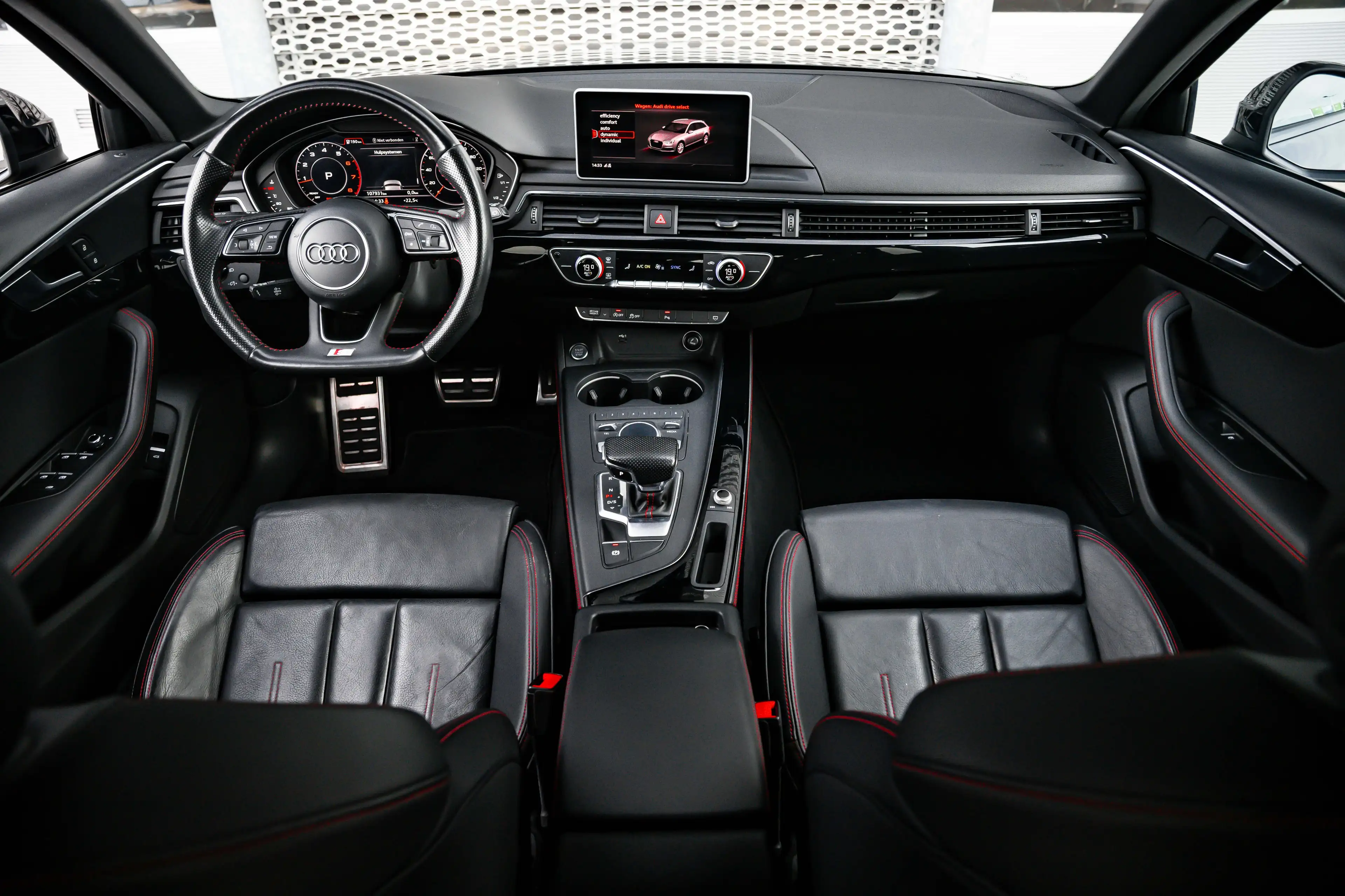 Audi A4 Avant 2.0 TFSI MHEV Sport S line black edition | T — photo 10