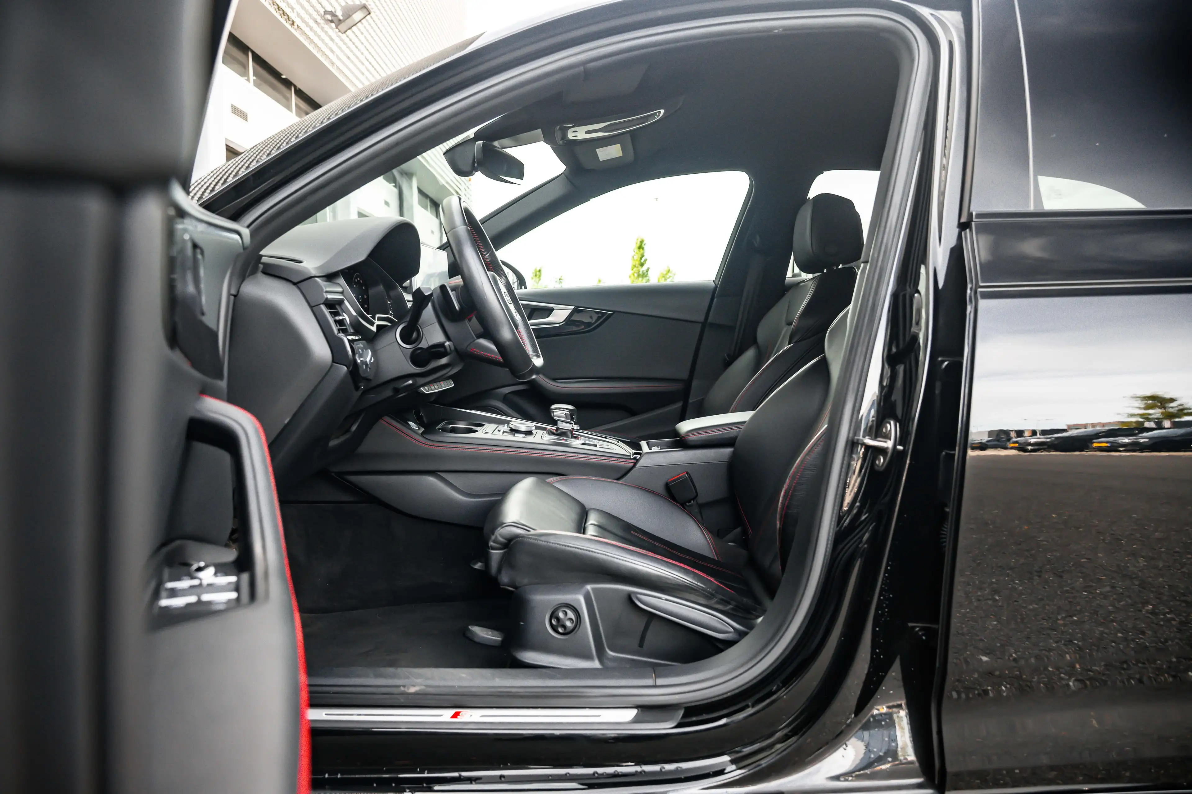 Audi A4 Avant 2.0 TFSI MHEV Sport S line black edition | T — photo 17