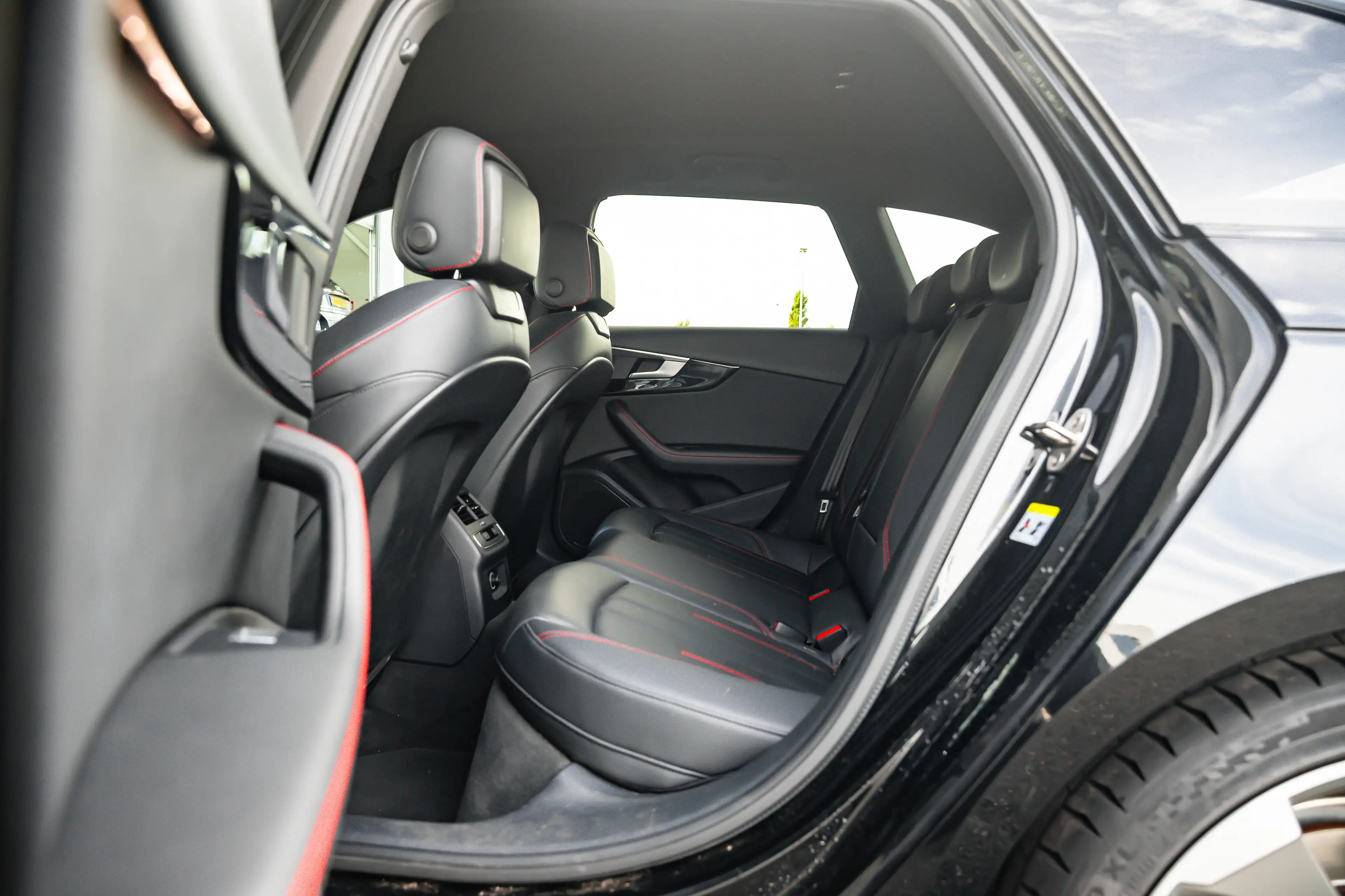 Audi A4 Avant 2.0 TFSI MHEV Sport S line black edition | T — photo 20