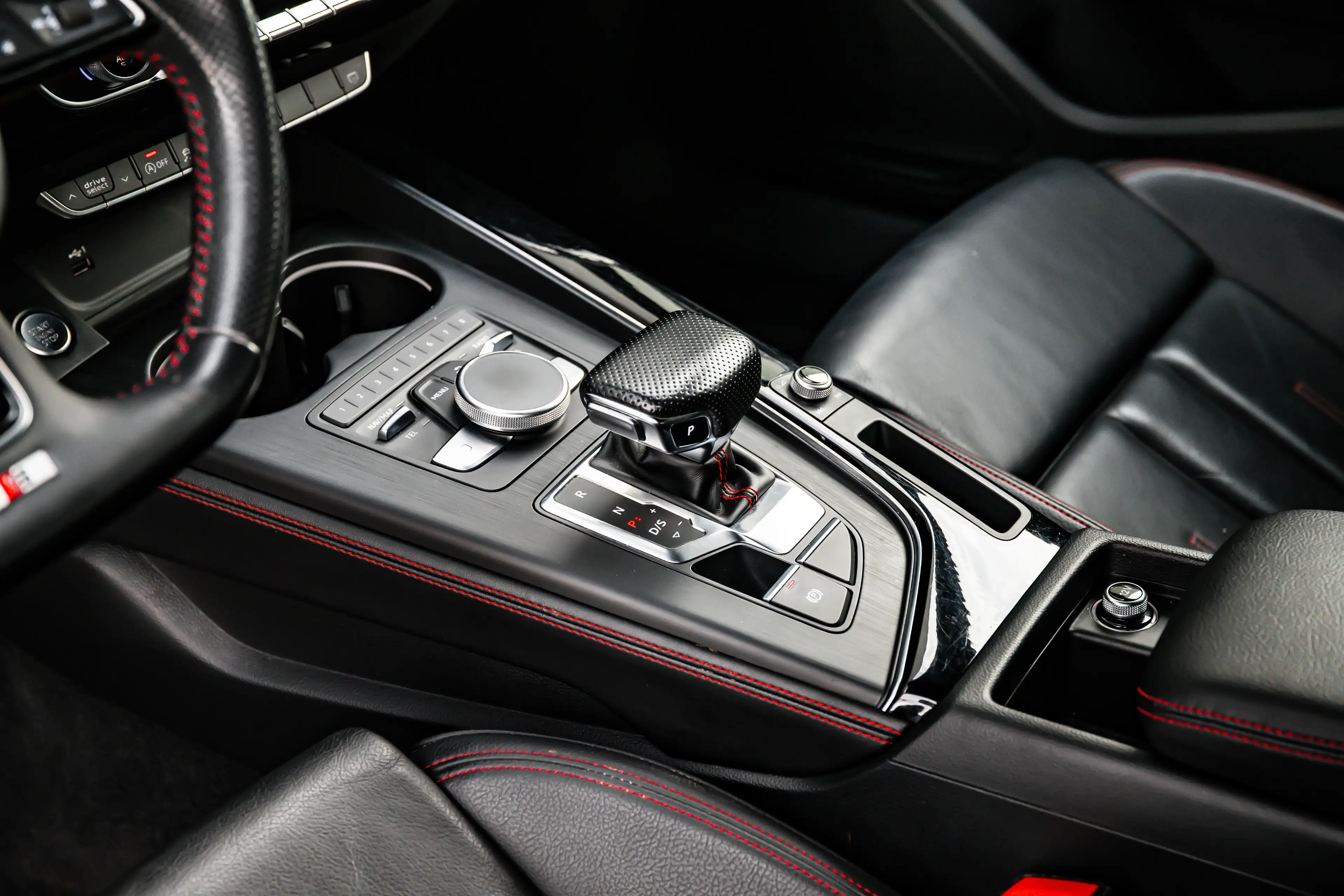 Audi A4 Avant 2.0 TFSI MHEV Sport S line black edition | T — photo 13