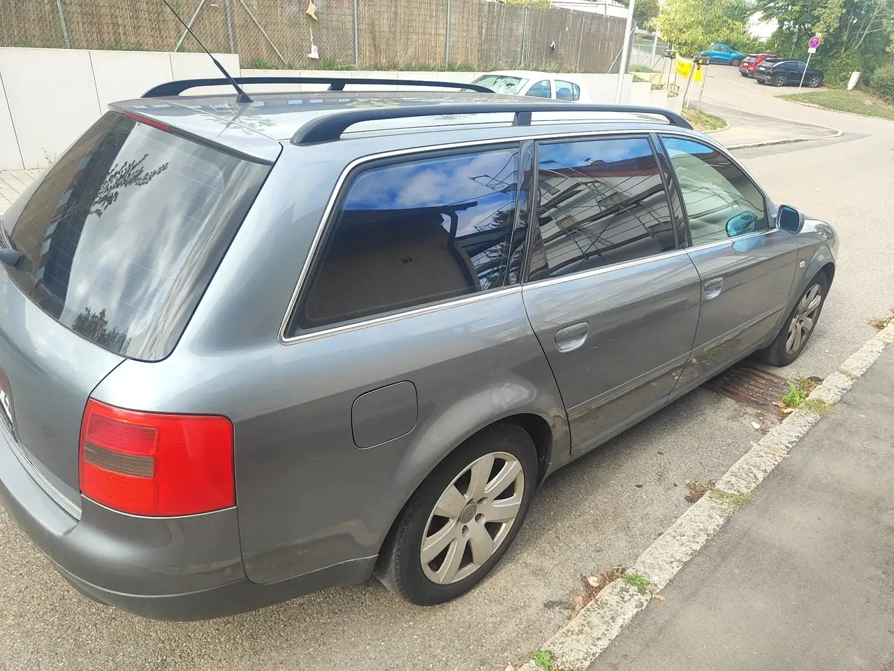 Audi A6 Avant 2.4, foto 3