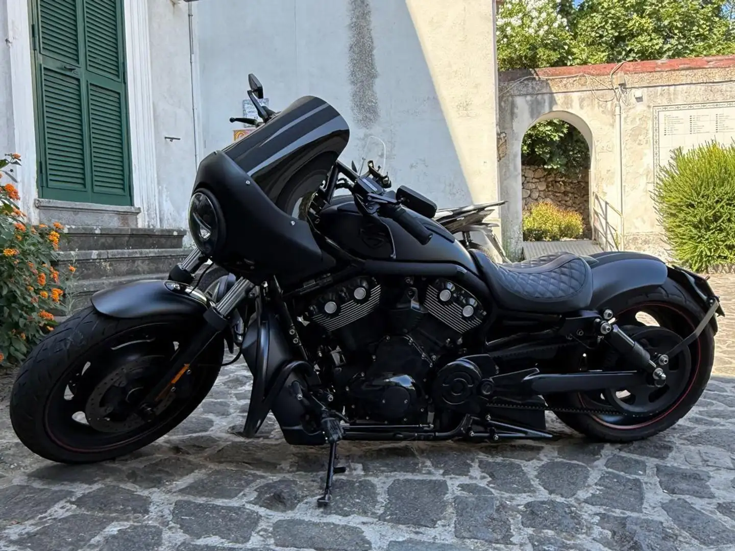 Harley-Davidson VRSC V-Rod 1250night rod special Černá - 1