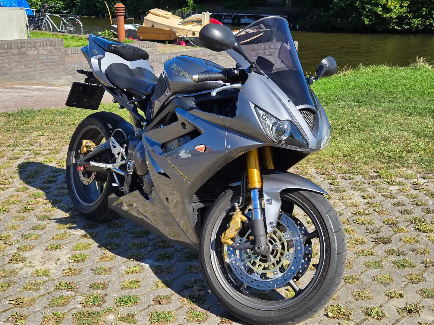 Triumph Daytona 675 Grijs - 2