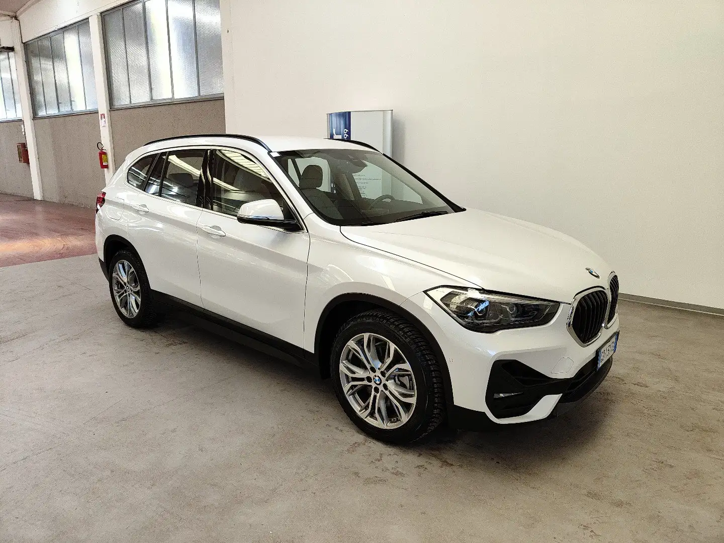 BMW X1 xDrive25e Hybrid Plug In Pelle Navi Cerchi 18” Weiß - 2