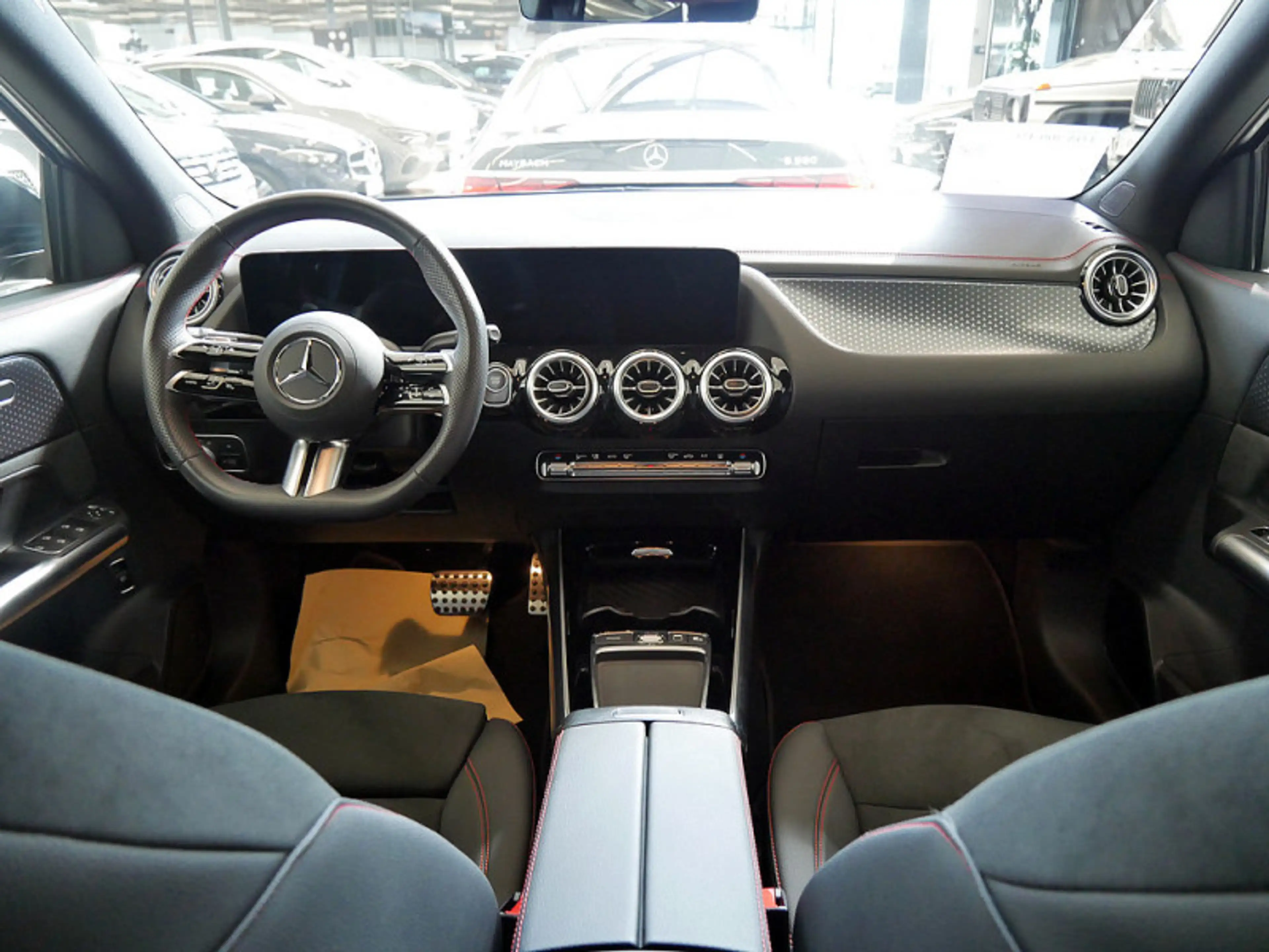 Mercedes-Benz EQA 300 4M , AMG NIGHT AHK DISTR KAMERA SPUR PDC — photo 9