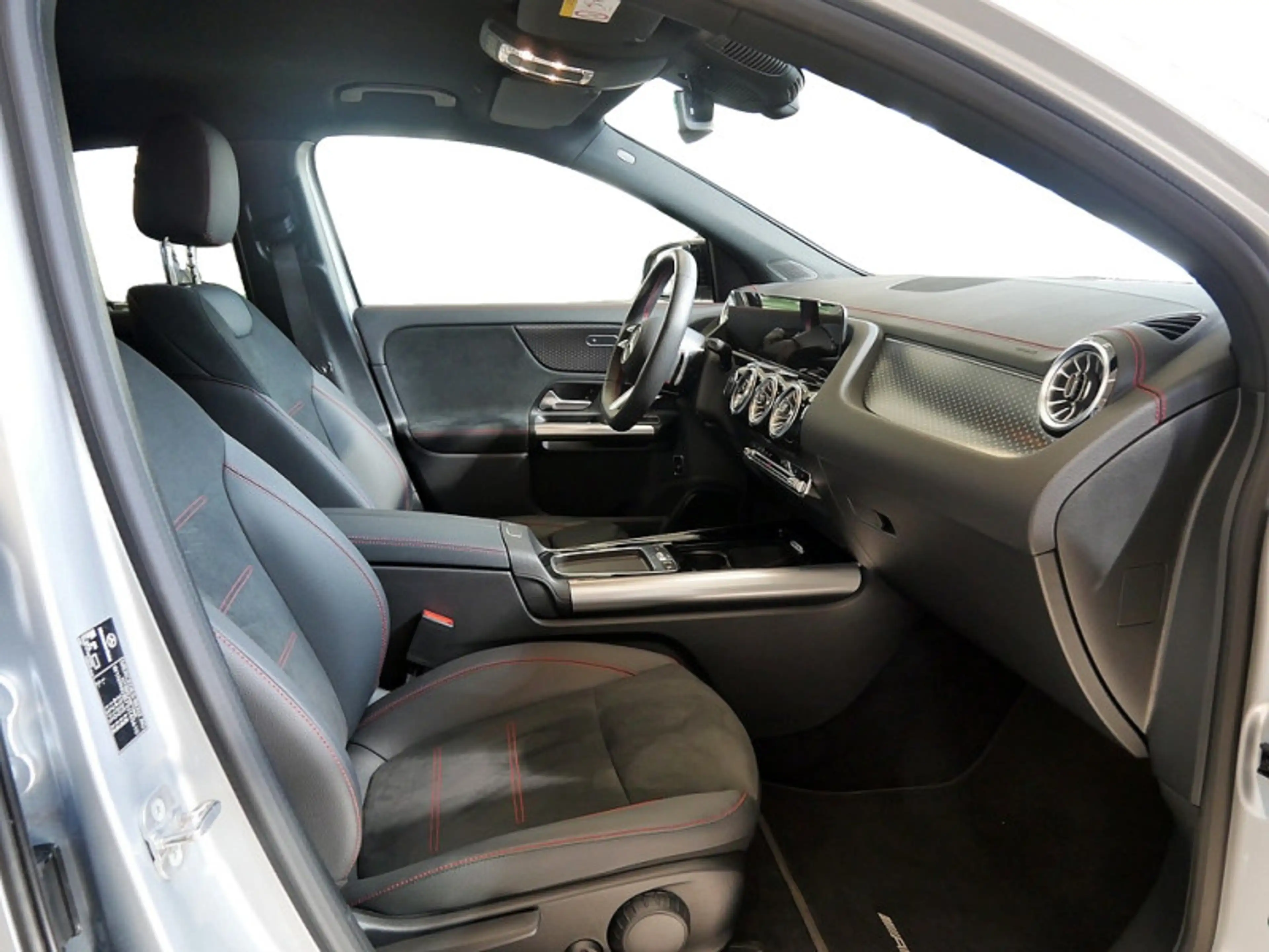 Mercedes-Benz EQA 300 4M , AMG NIGHT AHK DISTR KAMERA SPUR PDC — photo 7