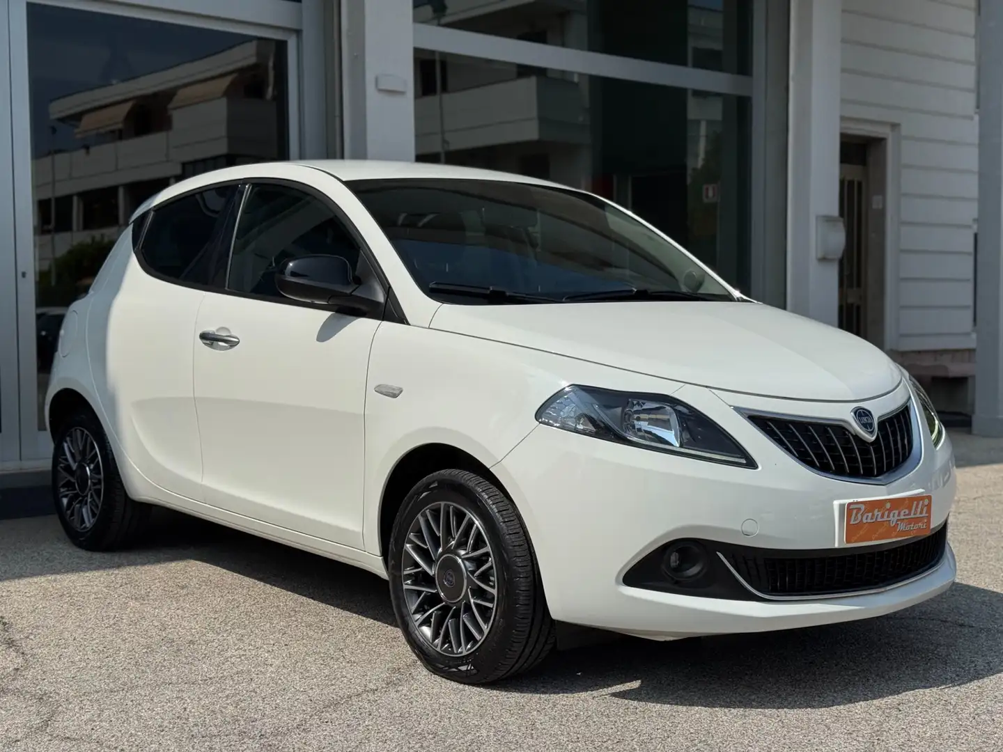 Lancia Ypsilon 1.0 FireFly 5 porte S&S Hybrid Gold Plus, Aziendal Blanc - 2