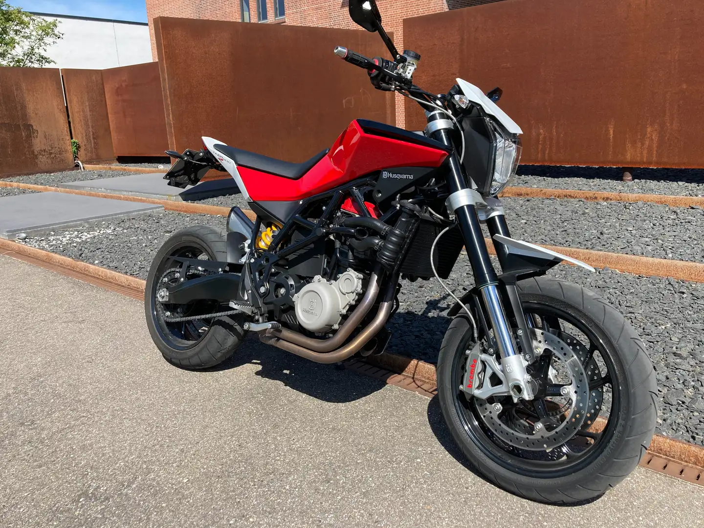 Husqvarna Nuda 900 R ABS Piros - 1