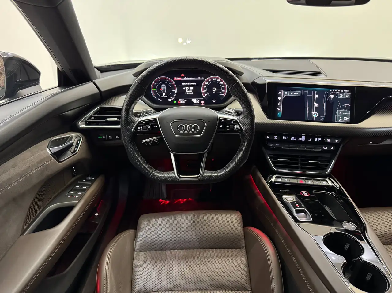 Audi e-tron GT 93,4 kWh quattro // LEASINGFÄHIG // PANO // 1.BESITZ //, миниатюра 10