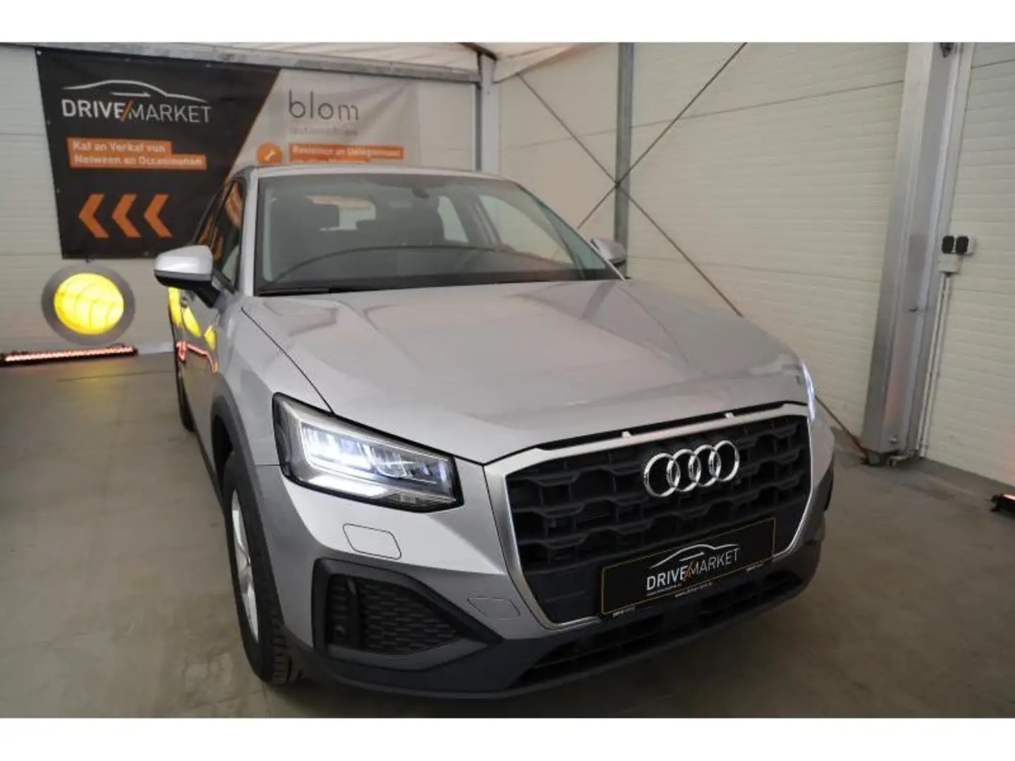 Audi Q2 35 TDI Argent - 1