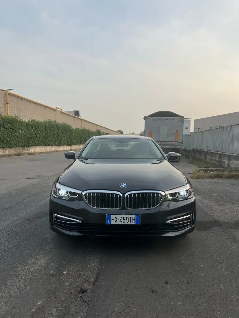 BMW 520 520d xdrive Luxury auto Zwart - 1
