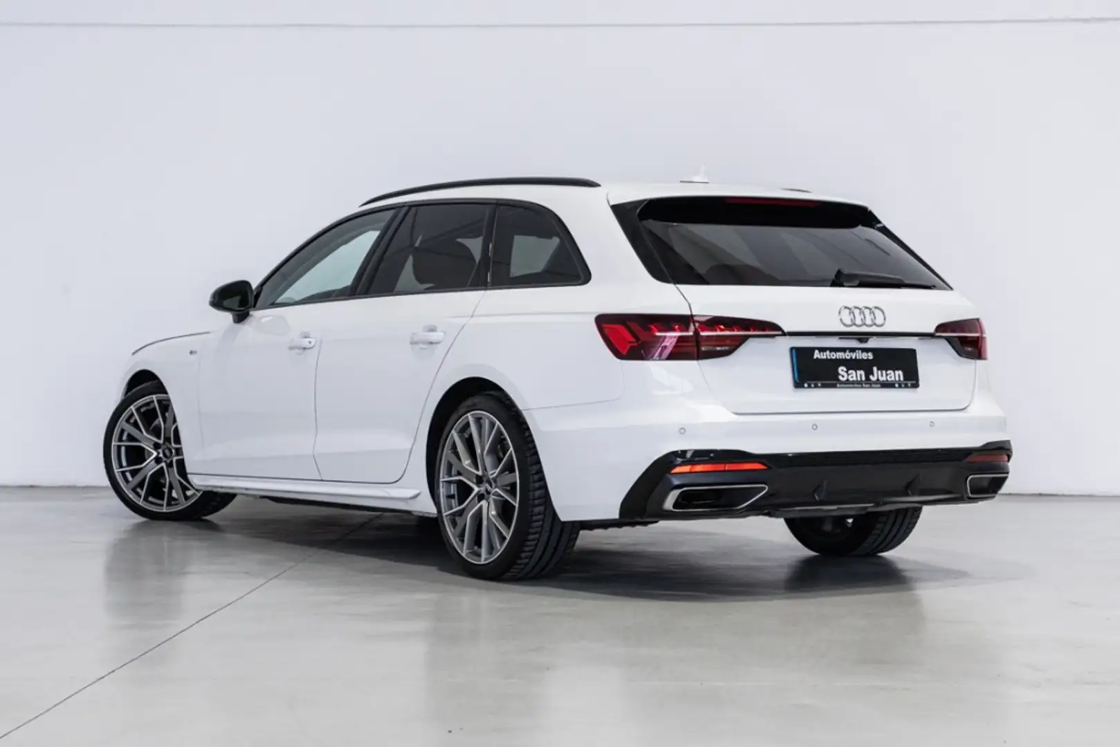 Audi A4 Avant 35 TDI Black line S tronic 120kW Blanco - 2