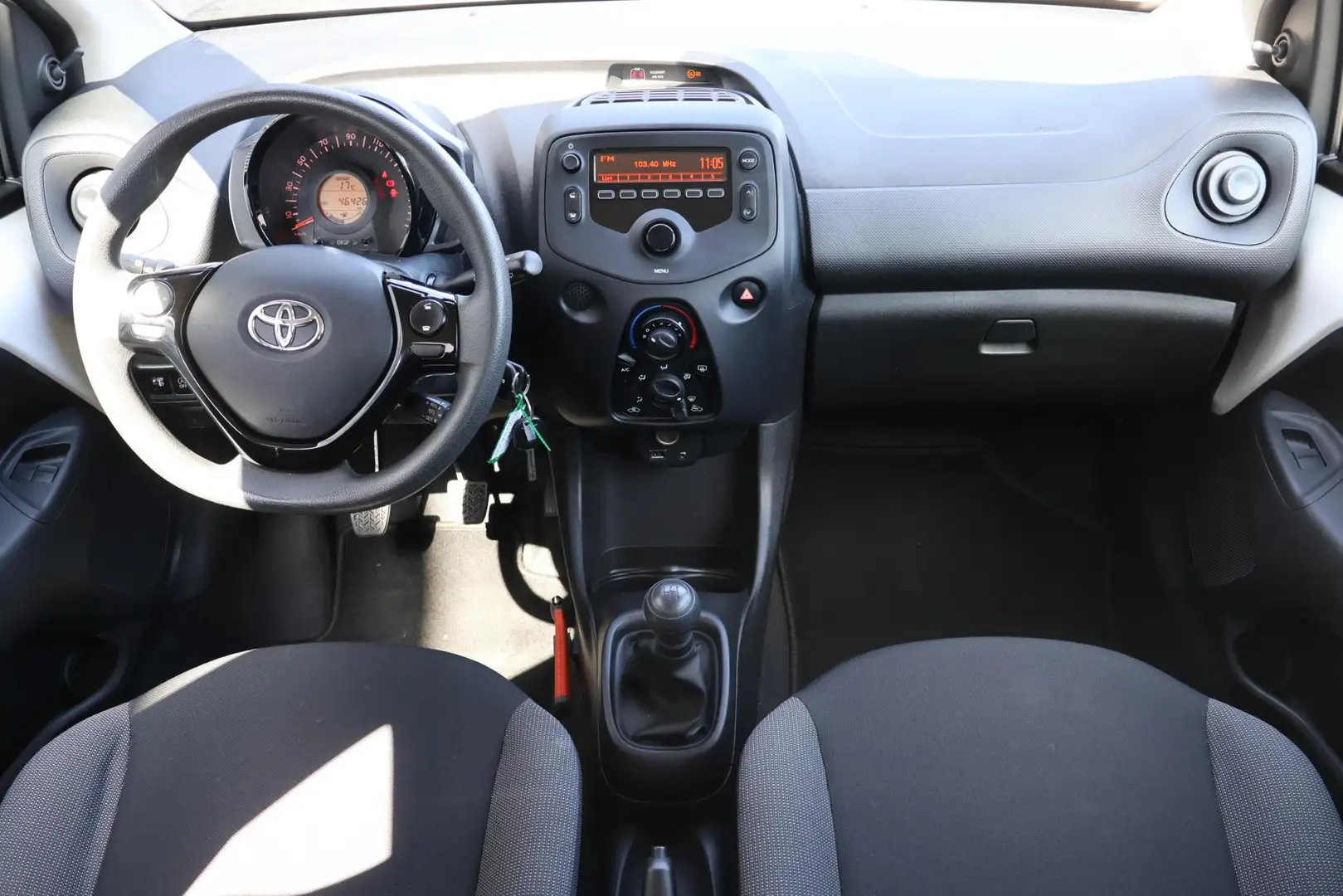 Toyota Aygo 1.0 VVT-i x-fun 1e Eigenaar | Dealer Onderh | BTW Wit - 2