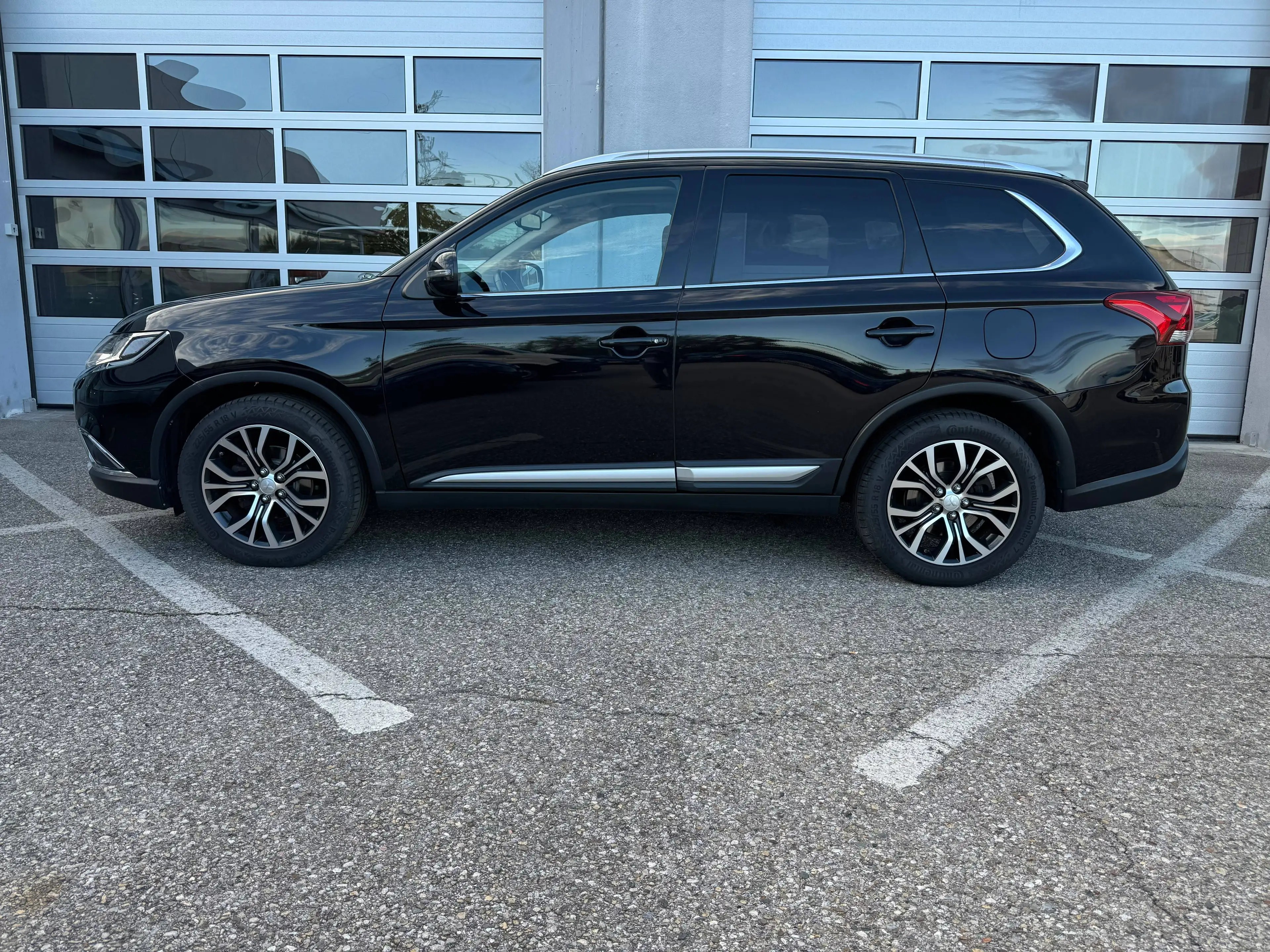 Mitsubishi Outlander Plus Aut. 4WD 7Sitzer 12.Monate Garantie. — photo 4