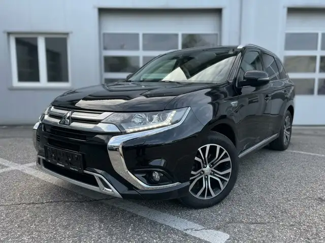 Mitsubishi Outlander Plus Aut. 4WD 7Sitzer 12.Monate Garantie.