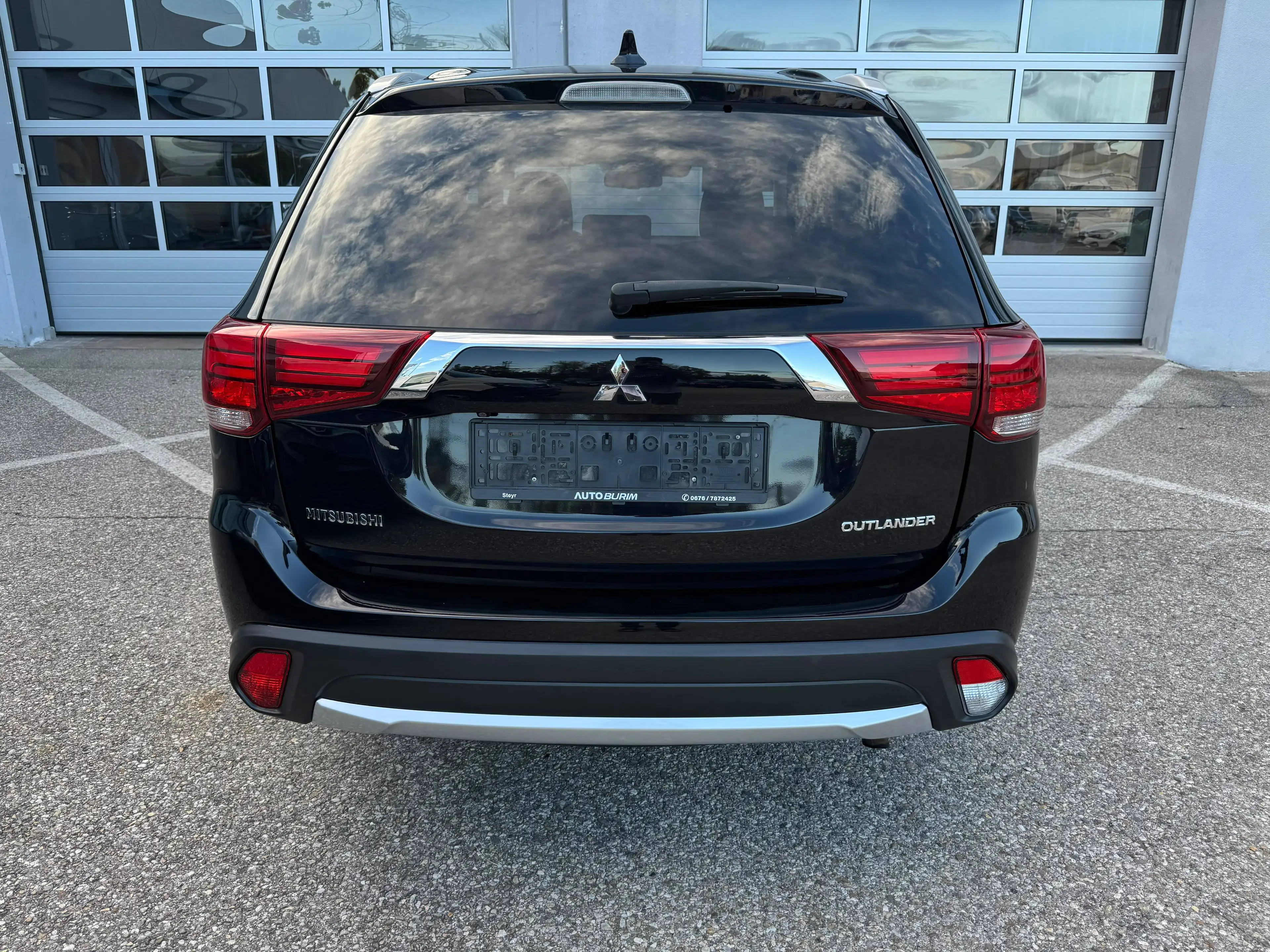Mitsubishi Outlander Plus Aut. 4WD 7Sitzer 12.Monate Garantie. — photo 6