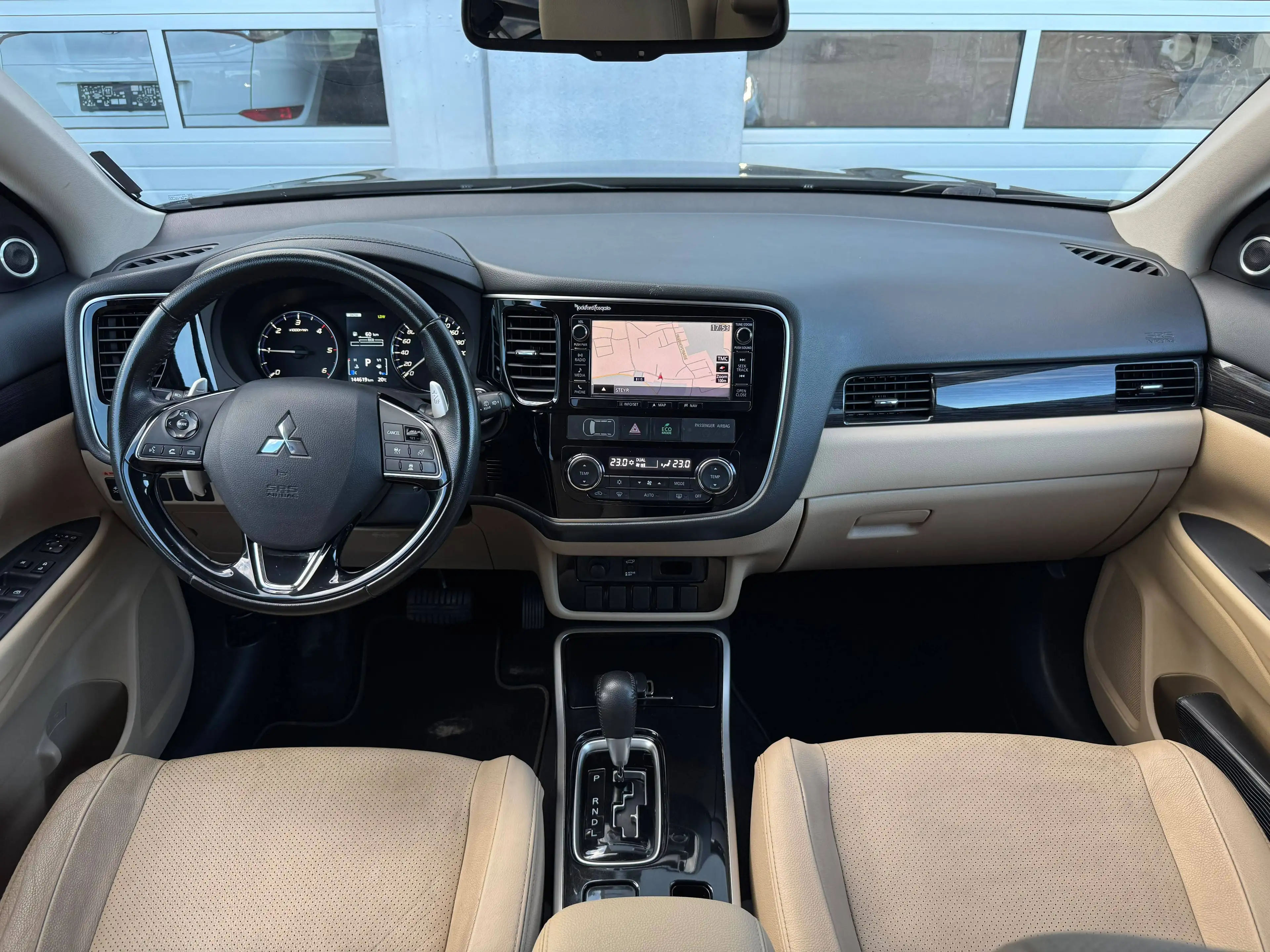 Mitsubishi Outlander Plus Aut. 4WD 7Sitzer 12.Monate Garantie. — photo 3