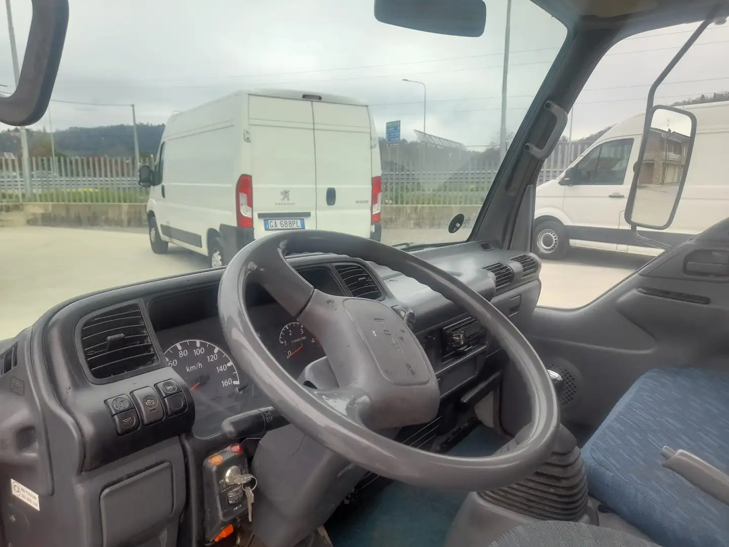 Isuzu NKR RIBALTABILE STRETTO Rouge - 2