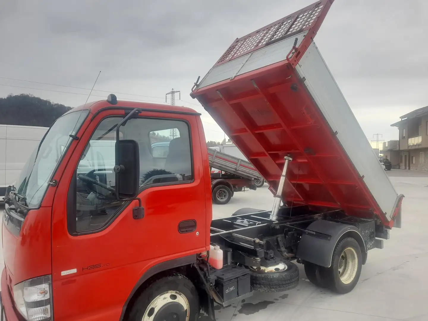Isuzu NKR RIBALTABILE STRETTO Rouge - 1