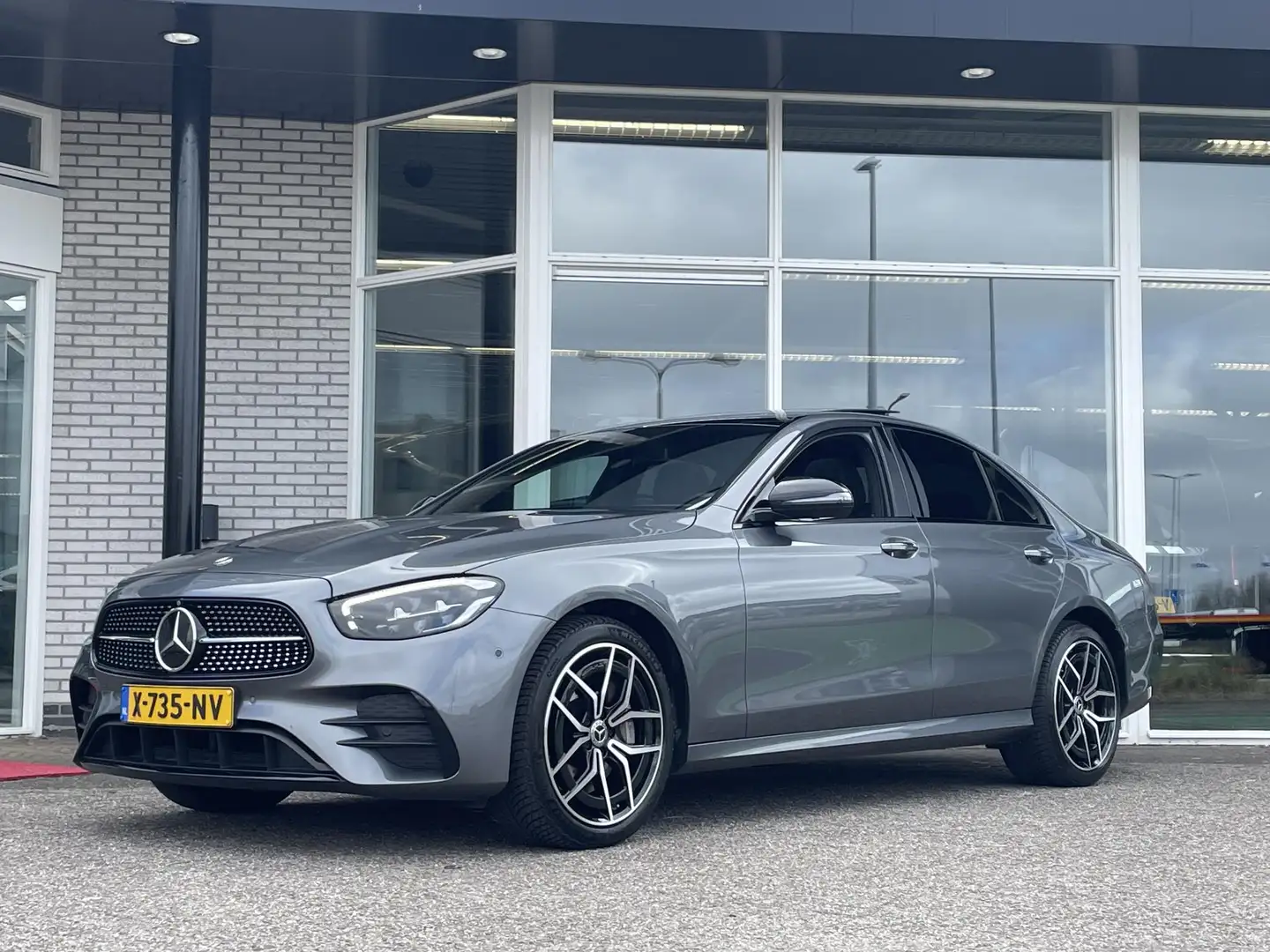 Mercedes-Benz E 300 e AMG | Panoramadak | Rijassistentie+ Grigio - 2