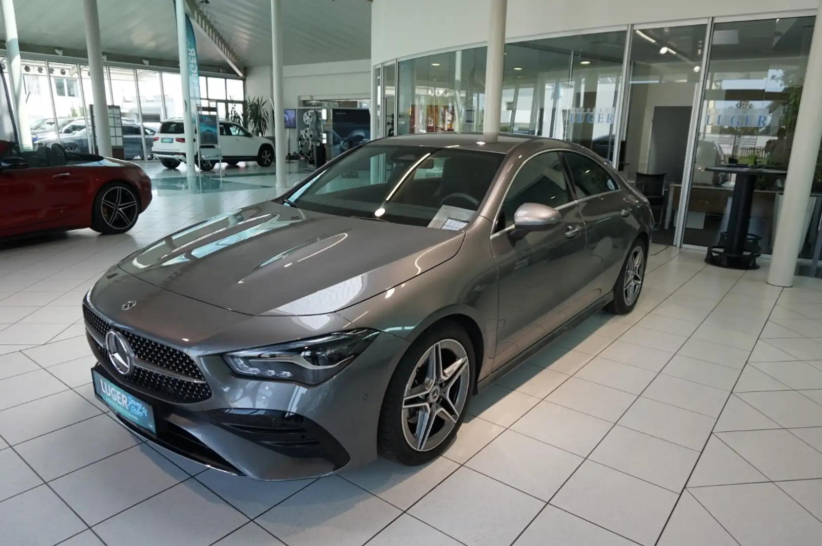Mercedes-Benz CLA 180 Coupé AMG Line KeyGo PTS Shz LED Ambi Grau - 1