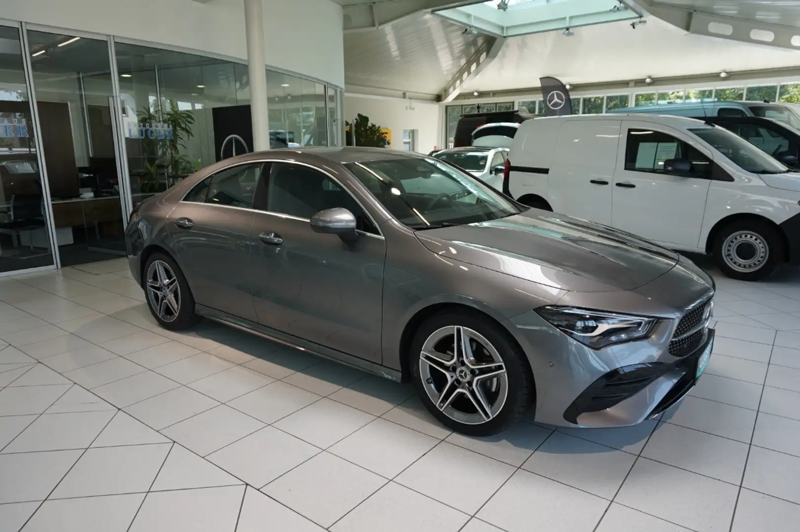 Mercedes-Benz CLA 180 Coupé AMG Line KeyGo PTS Shz LED Ambi Gris - 2