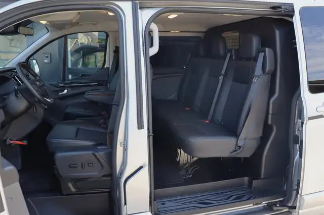 Ford Transit Custom view 19