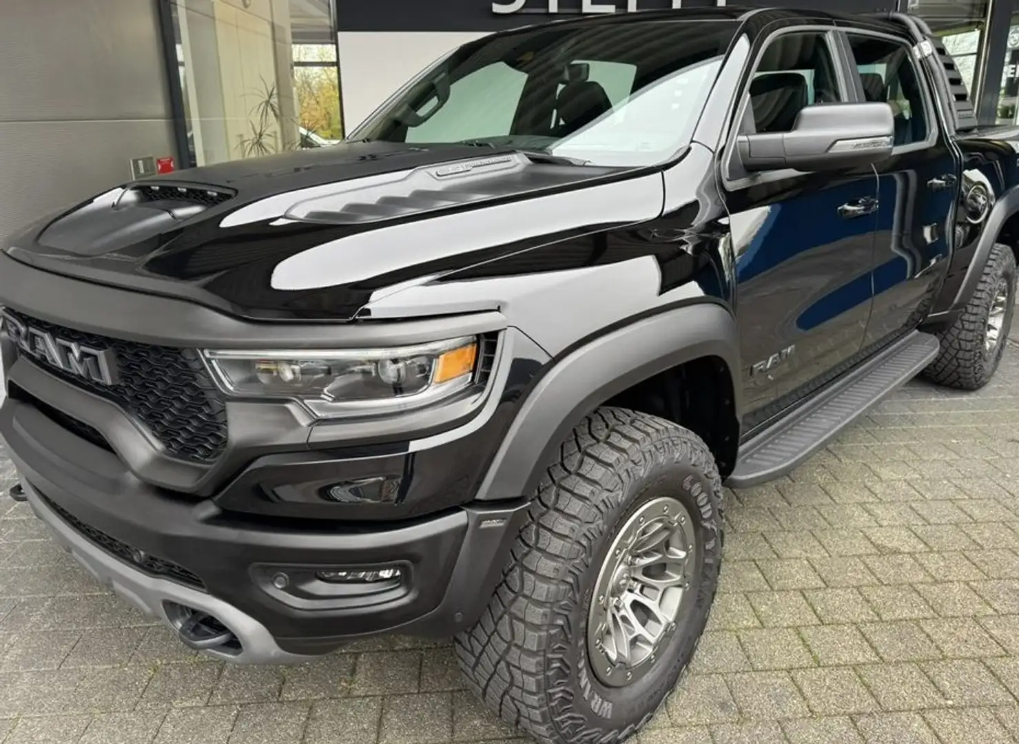 Dodge RAM 5.7L V8 Rebel Negro - 1