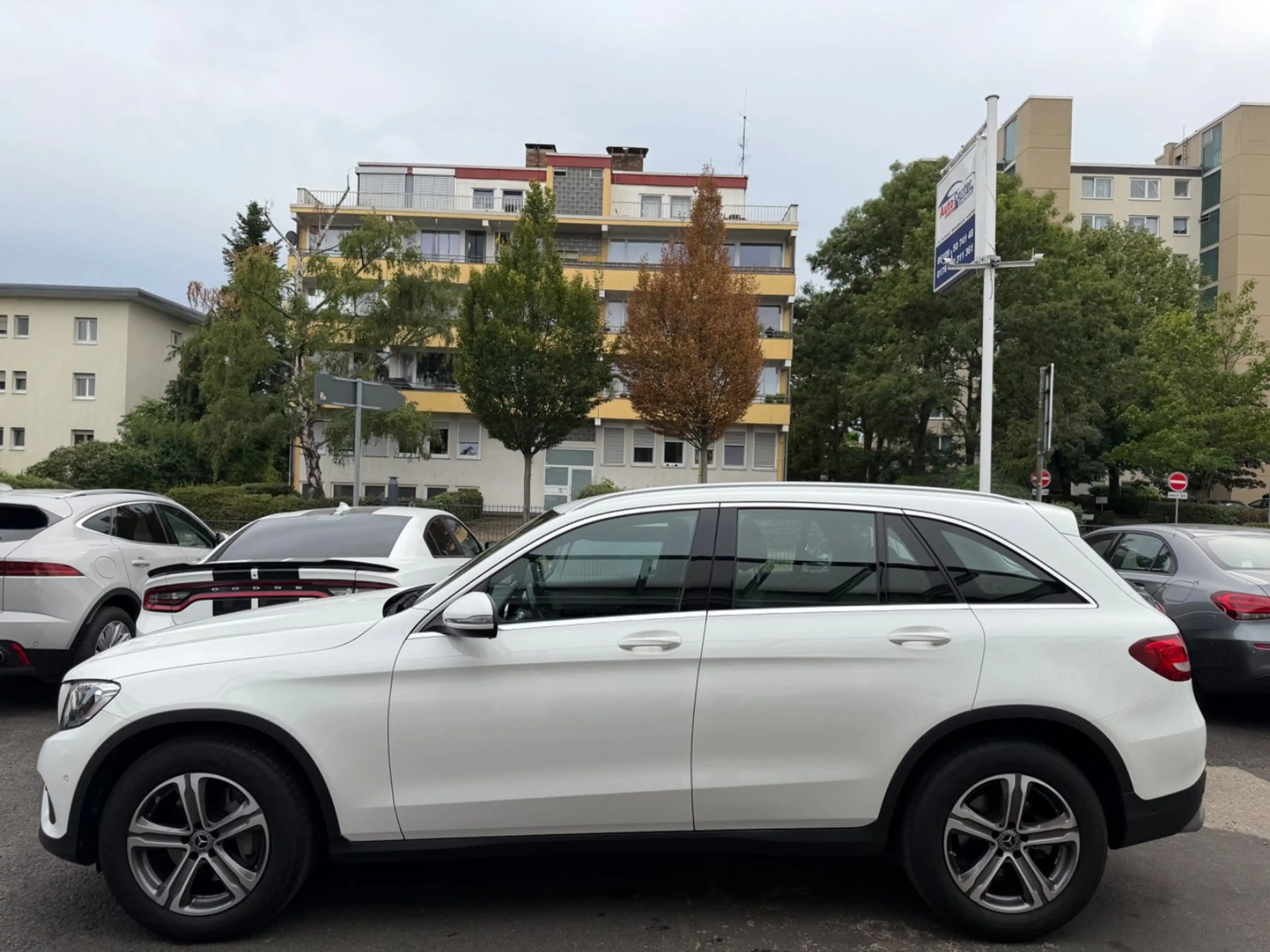 Mercedes-Benz GLC 250 4Matic *1.Hand*Rentnerfzg*Navi*Leder* — photo 8