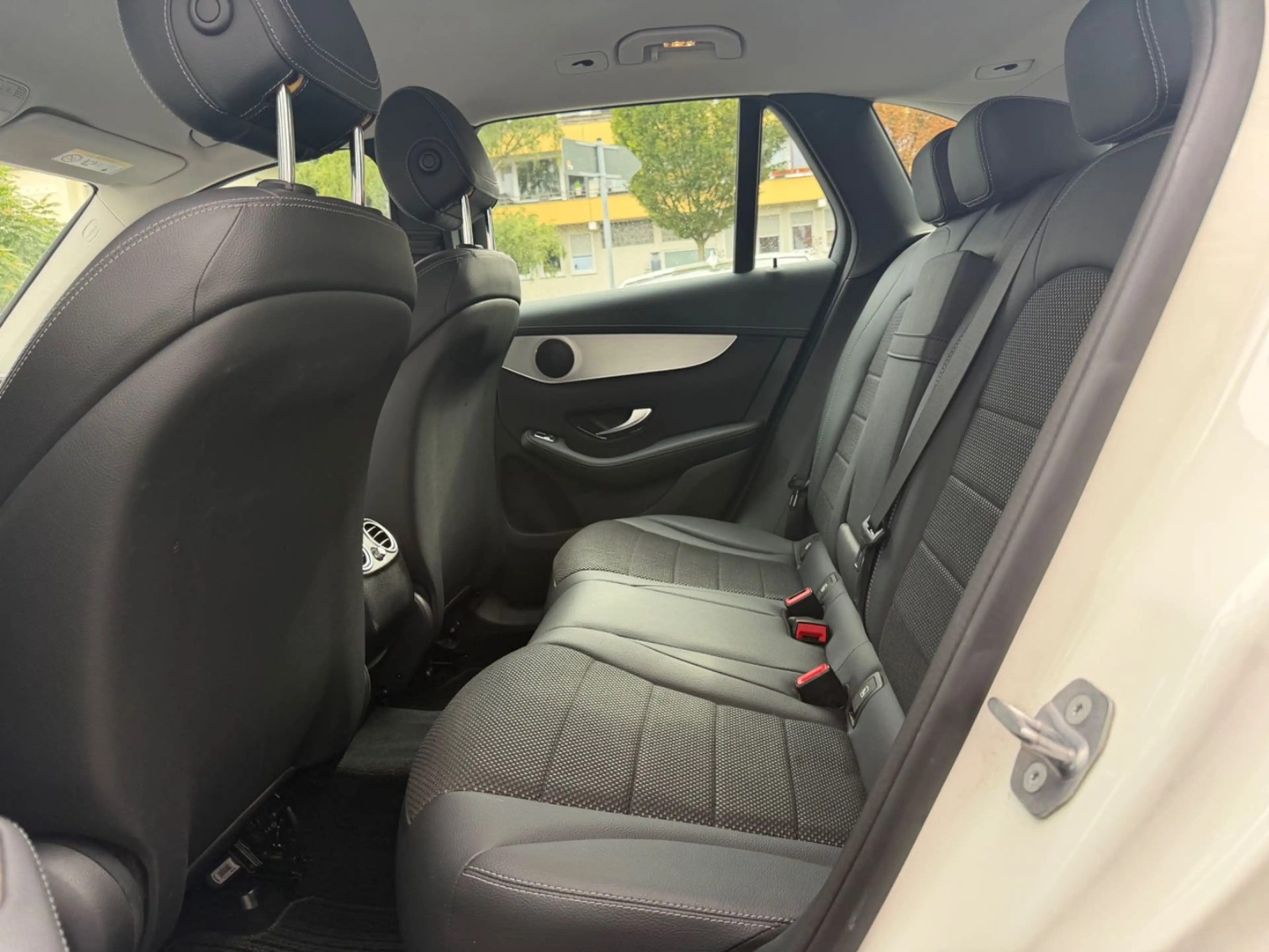 Mercedes-Benz GLC 250 4Matic *1.Hand*Rentnerfzg*Navi*Leder* — photo 11