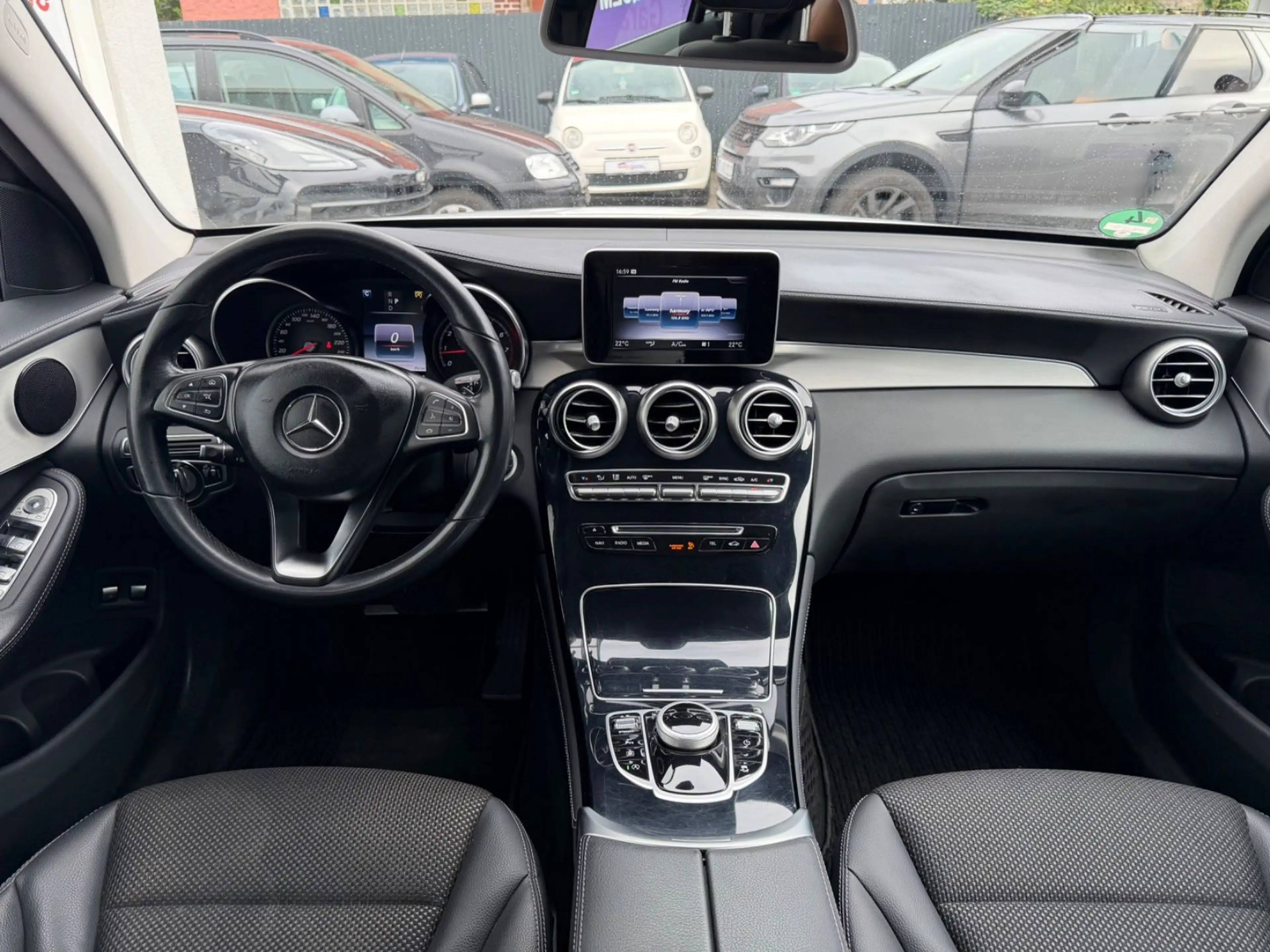 Mercedes-Benz GLC 250 4Matic *1.Hand*Rentnerfzg*Navi*Leder* — photo 9