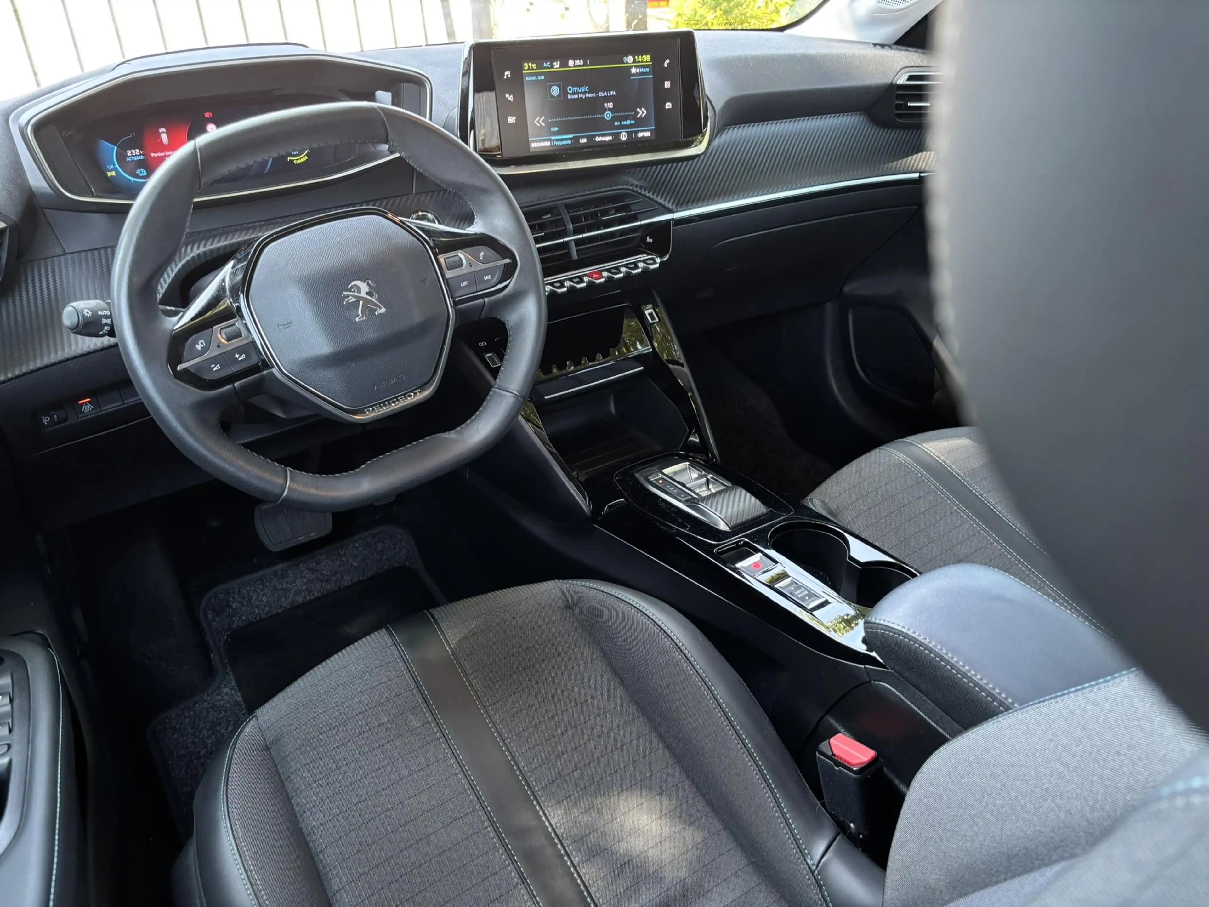 Peugeot e-208 Allure Pack EV 3-FASEN 50 kWh 136pk | STOELVERW. | — photo 14