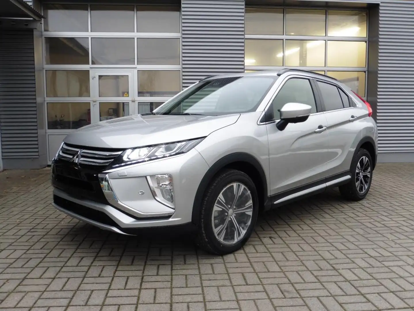 Mitsubishi Eclipse Cross TOP 1.5 T-MIVEC 2WD 6-Gang Серебристый - 1