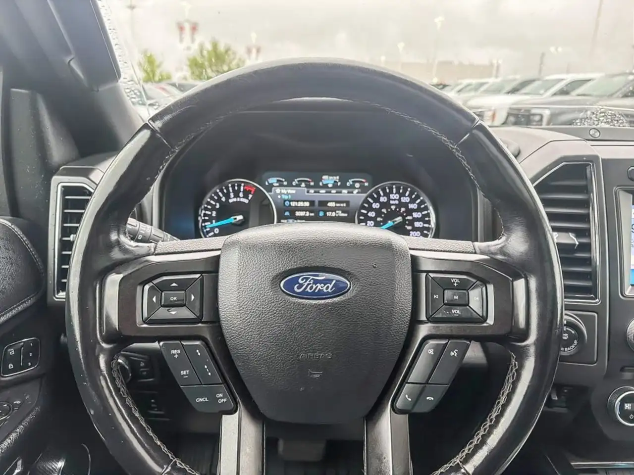 Ford Expedition снимка Ford Expedition