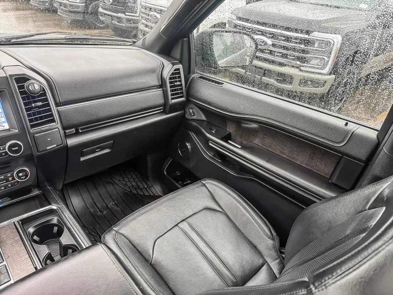 Ford Expedition снимка Ford Expedition